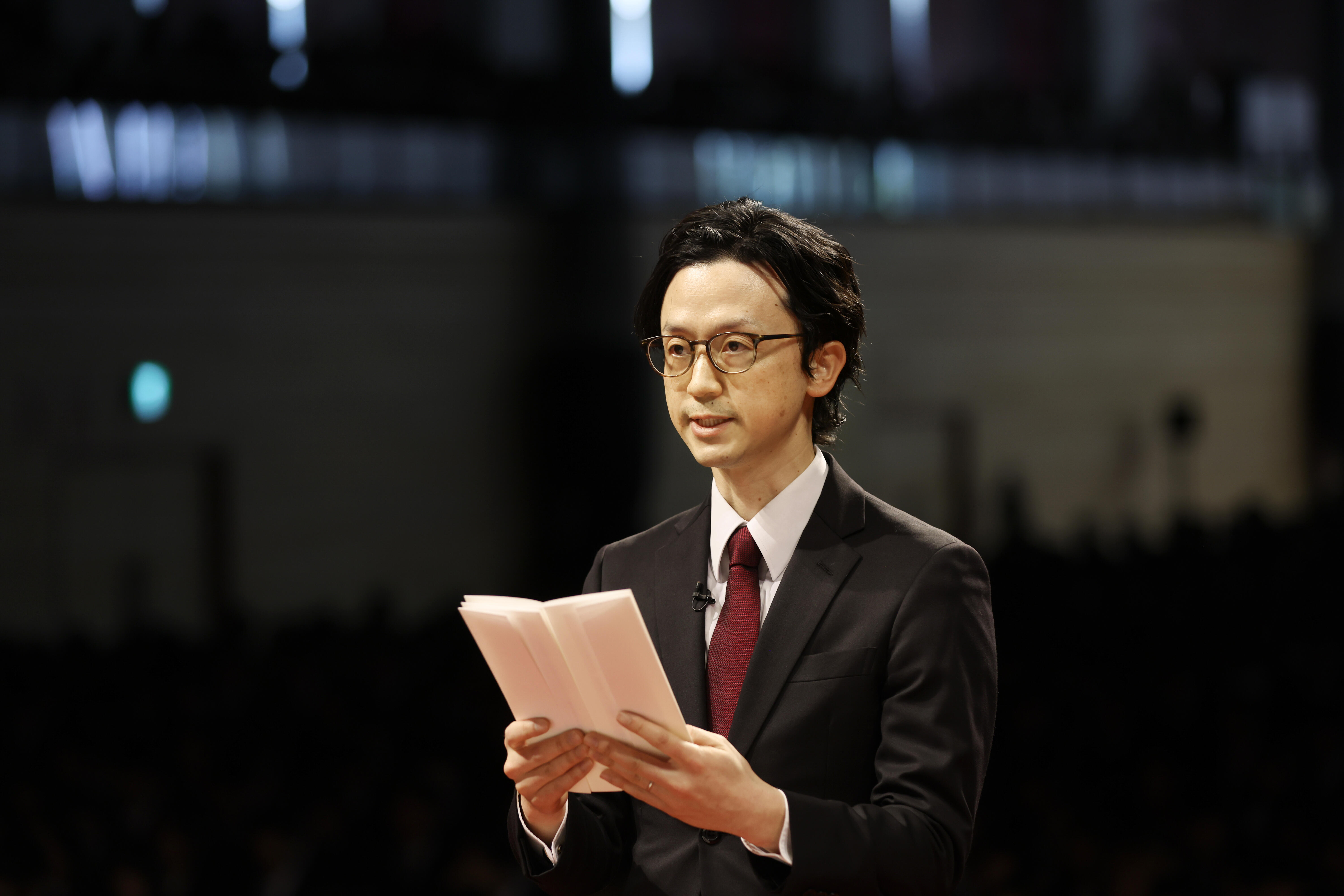 ２部で大学院の新入生を代表して宣誓する倉谷さん