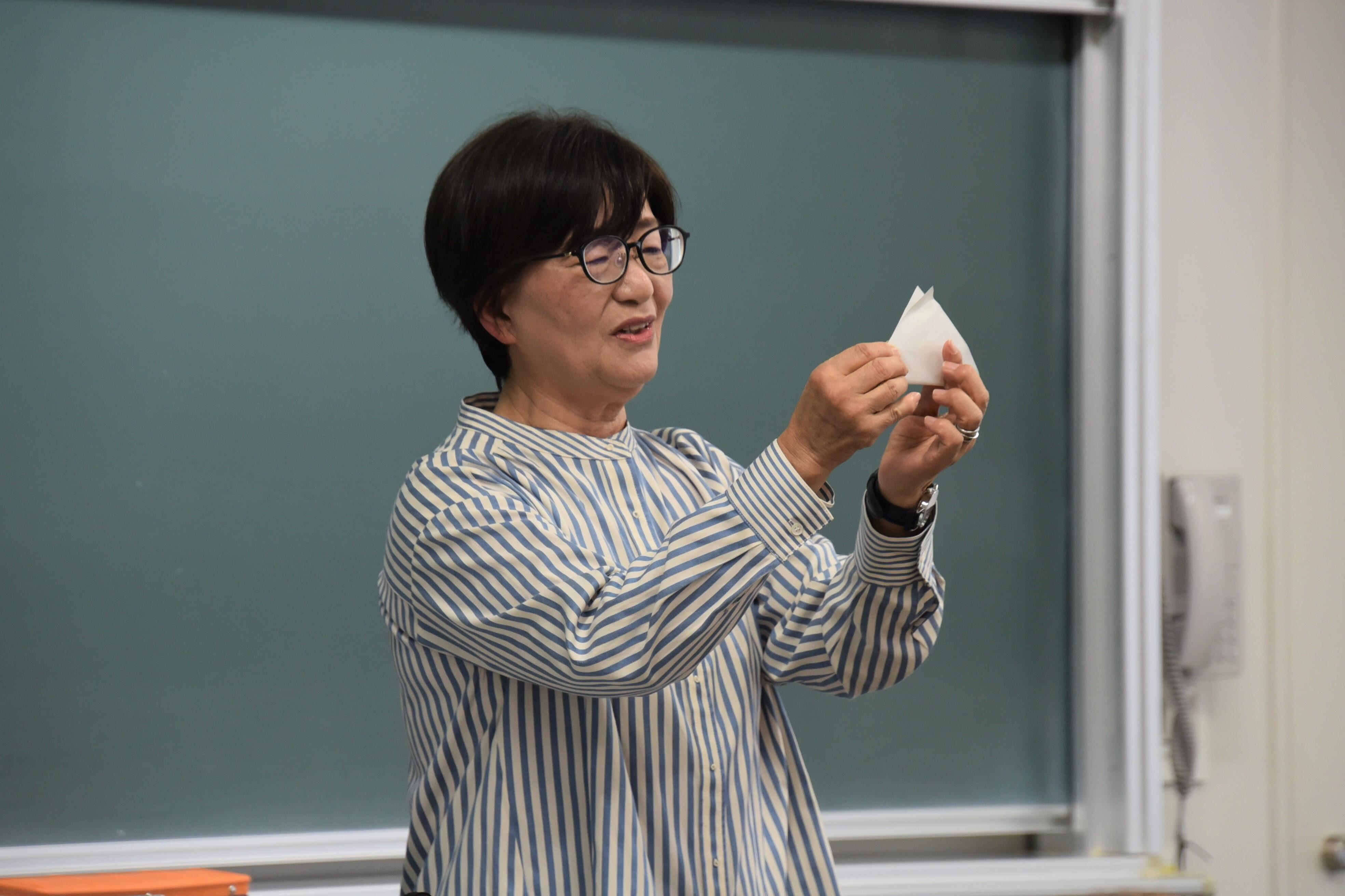 薬包紙の折り方を紹介