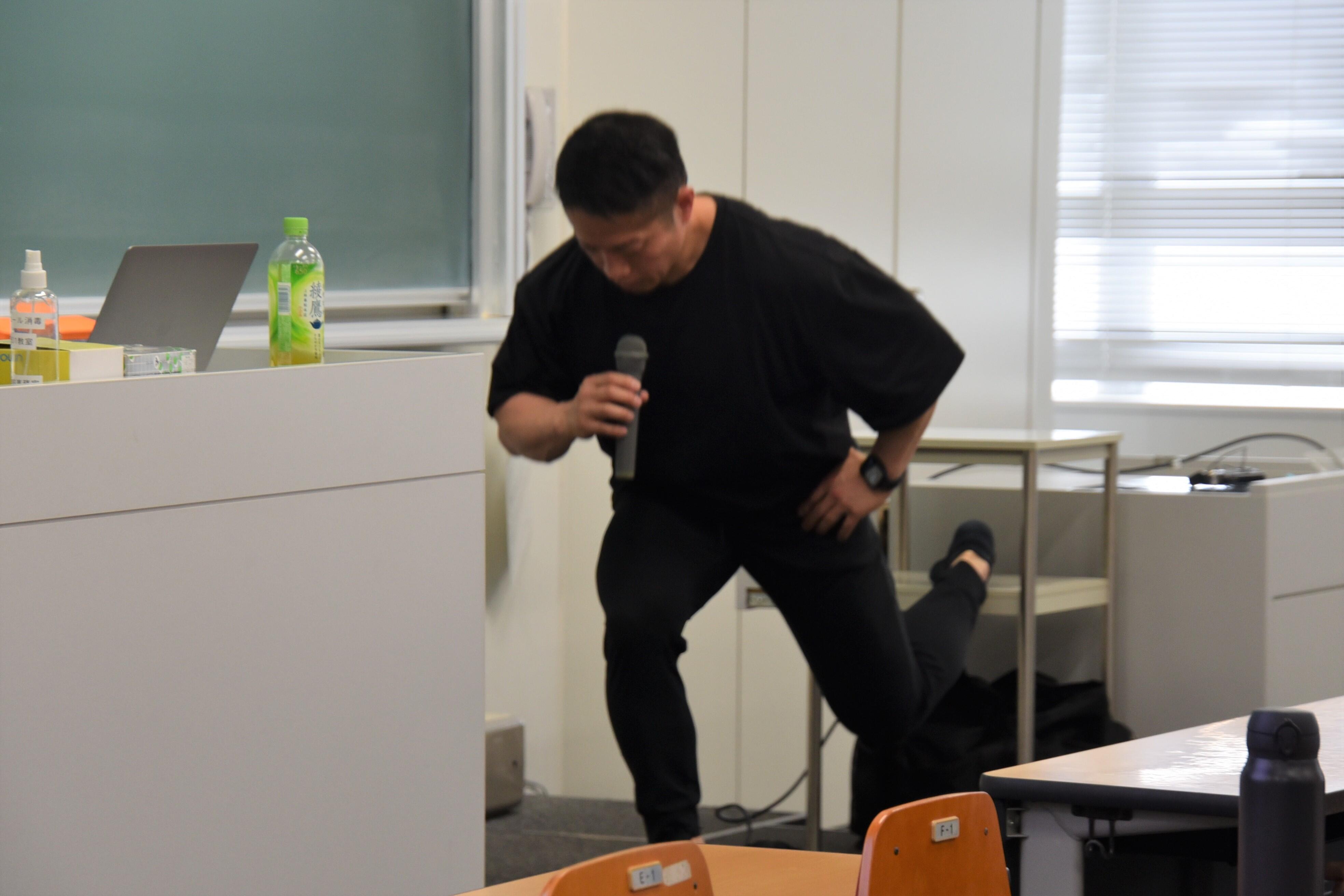 手軽にできる筋トレを実演