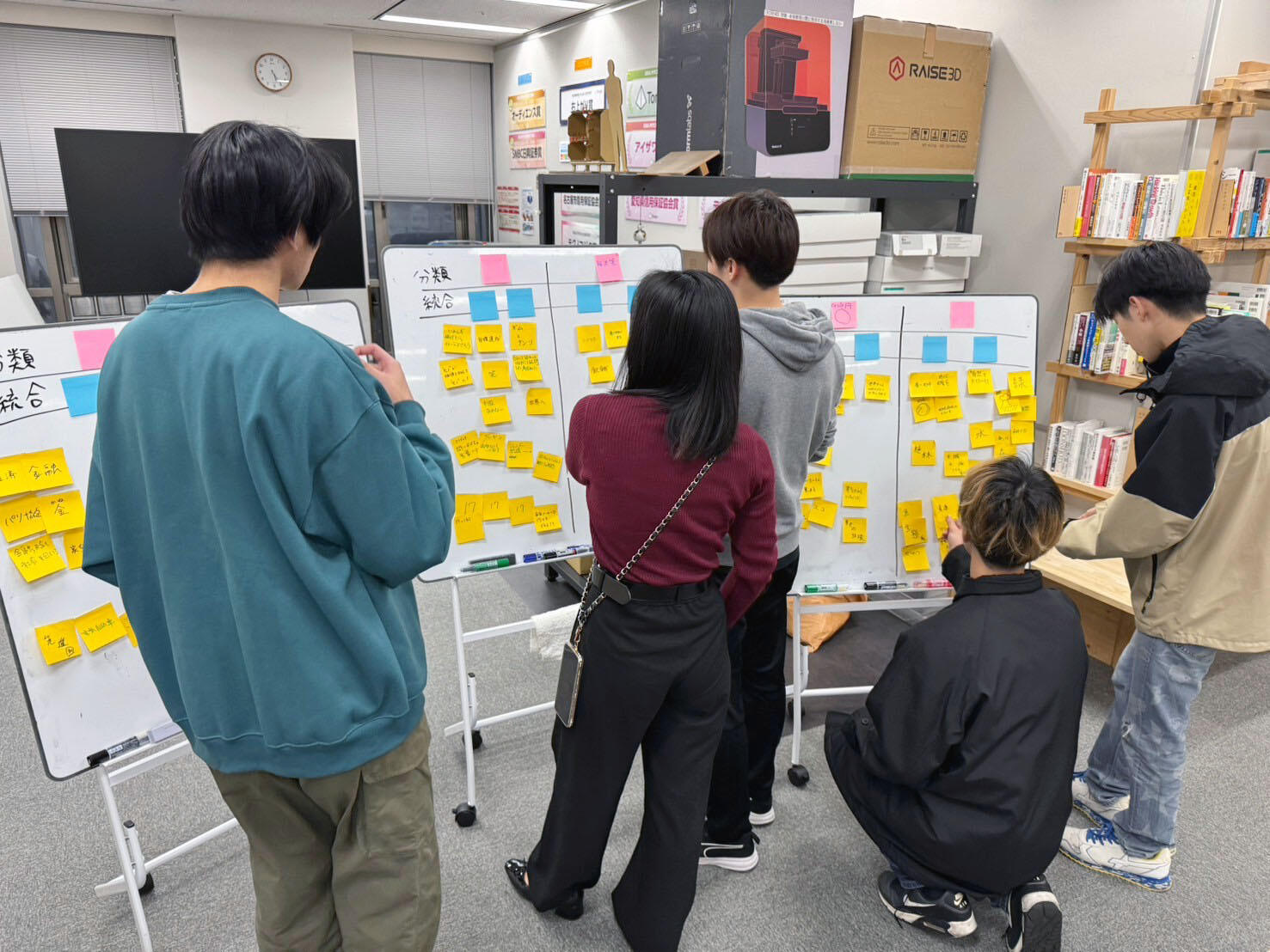 <center>コンセプト決定の話し合いの様子</center>