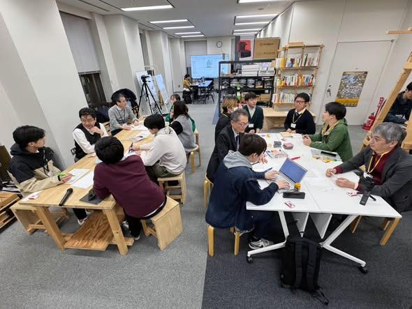 <center>企業を迎えた初回会議の様子</center>