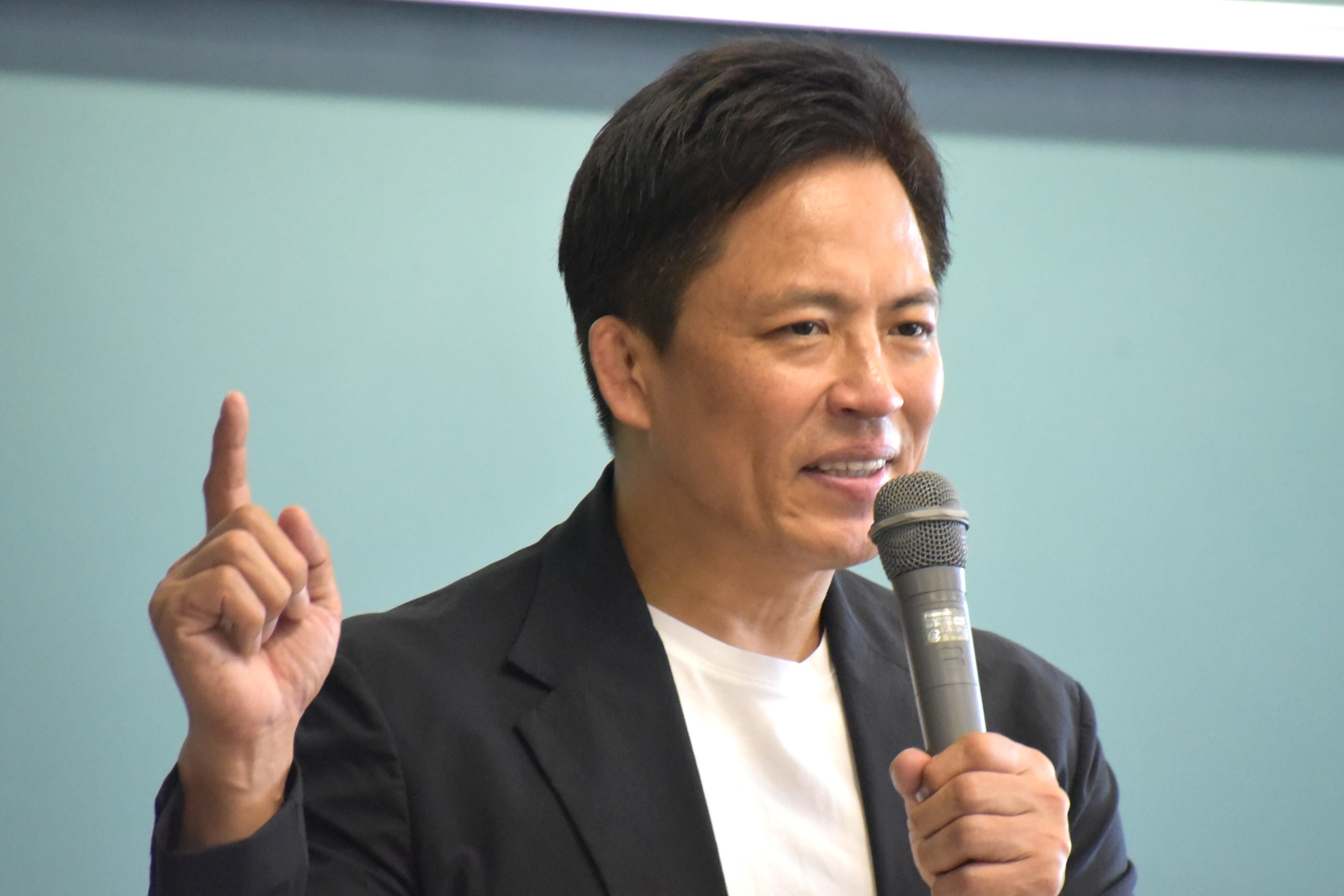 講義する野村特任教授