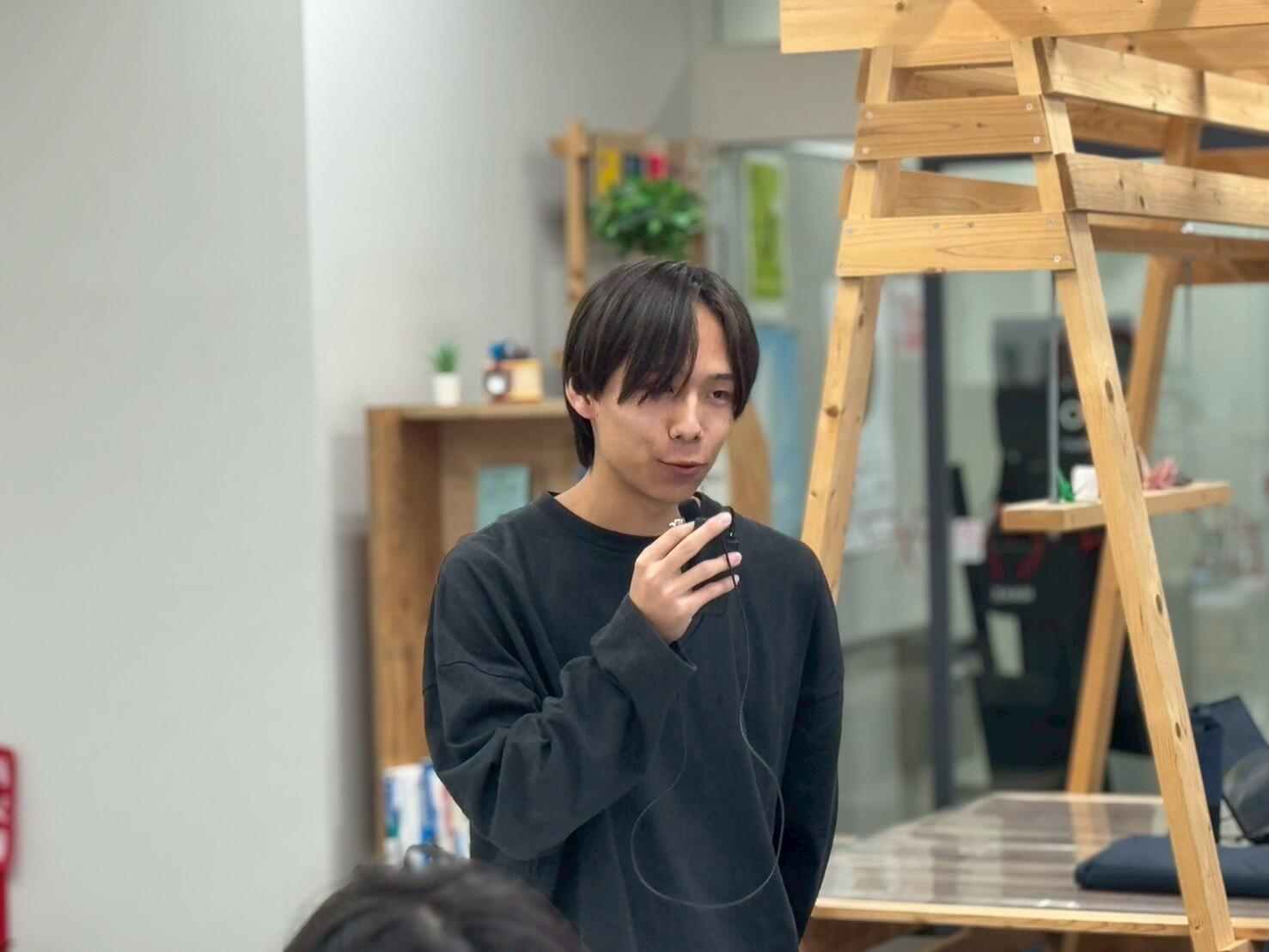 質問をする参加者