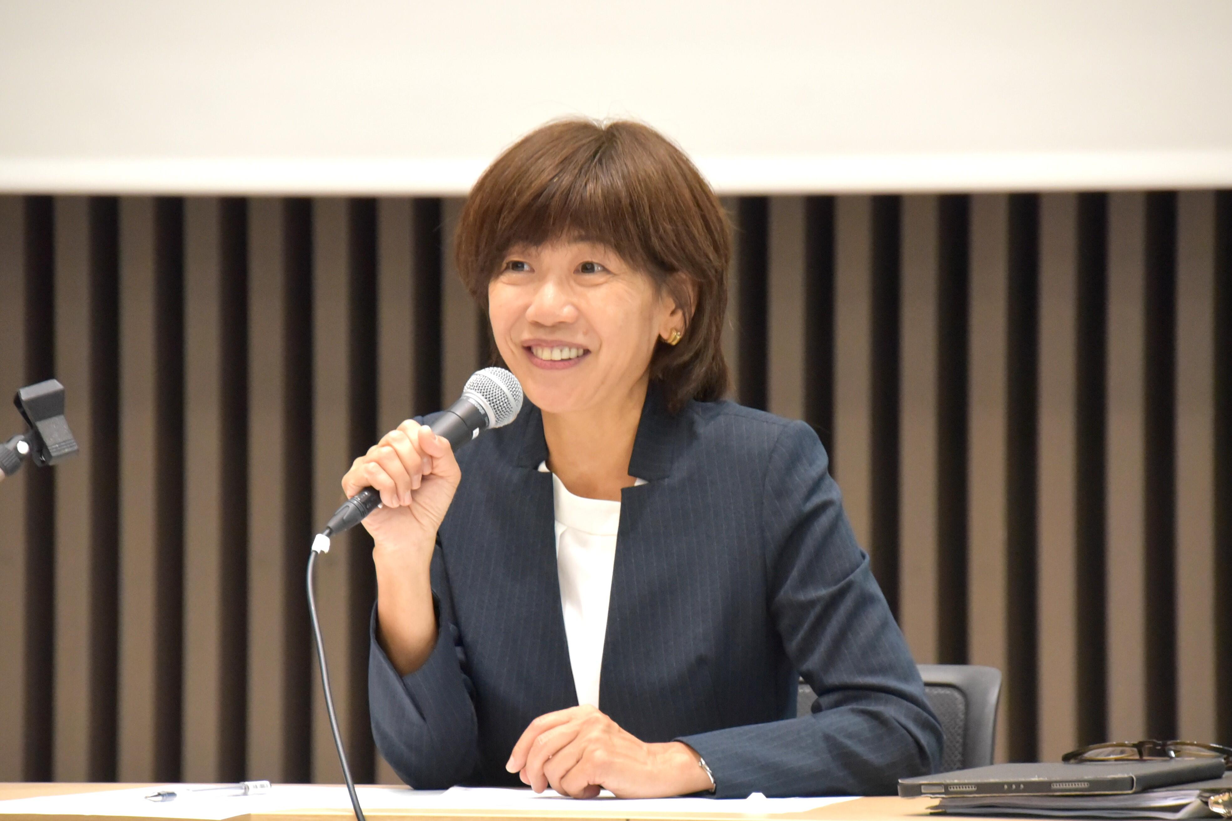 質問に答える高橋さん