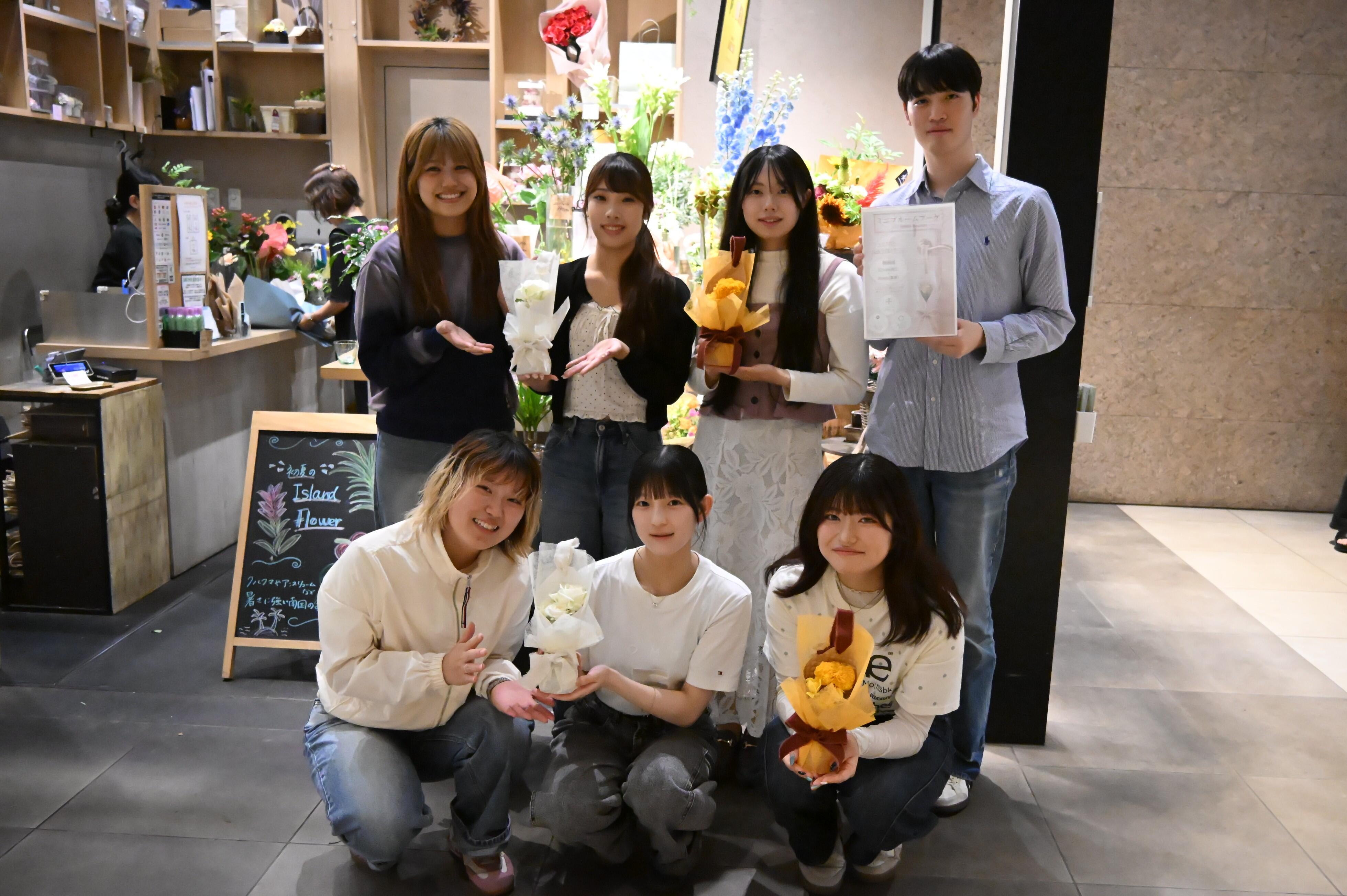 「ミニブルームブーケ」を考案したチームのみなさん