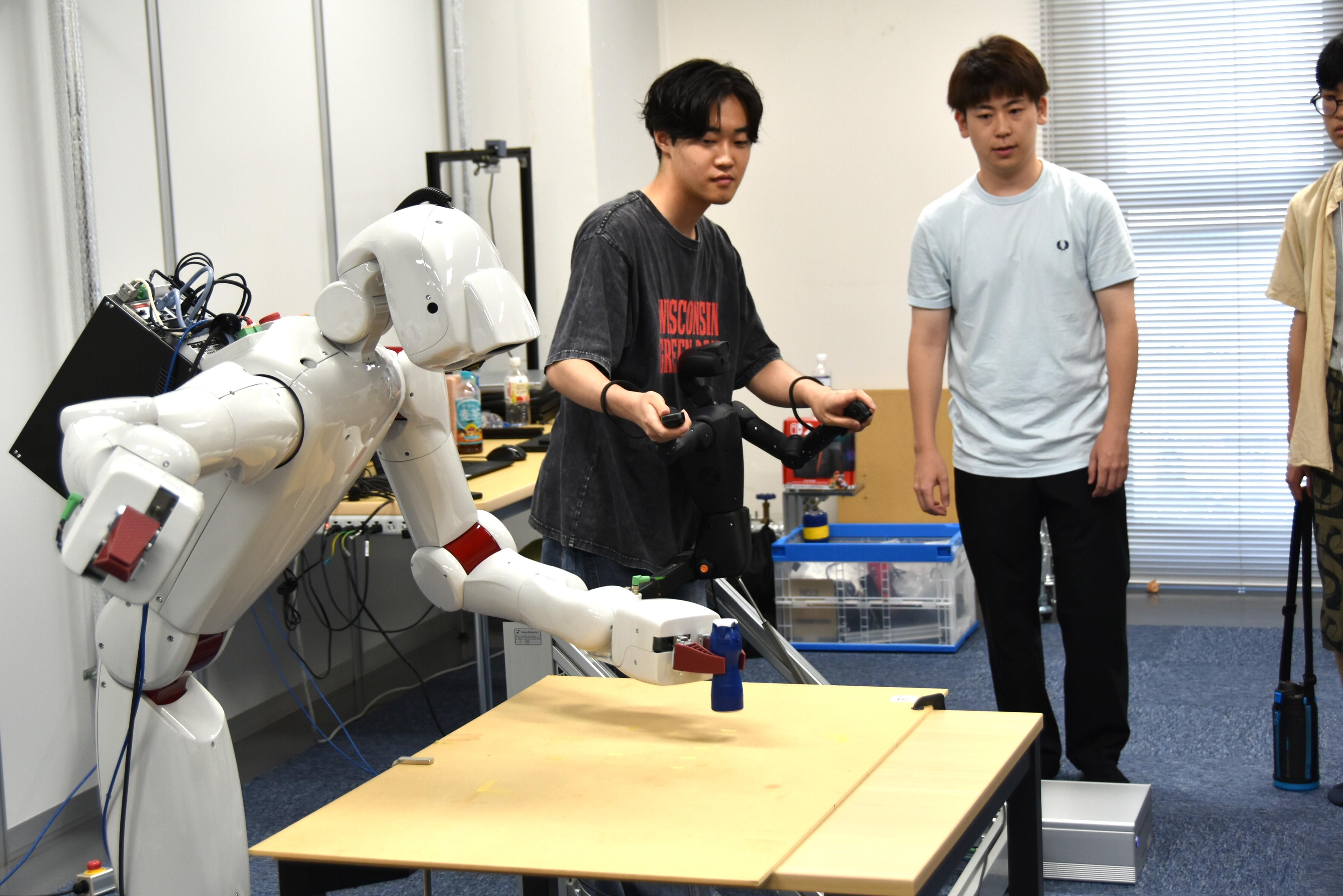 ロボットに動作を覚えさせるデモンストレーション