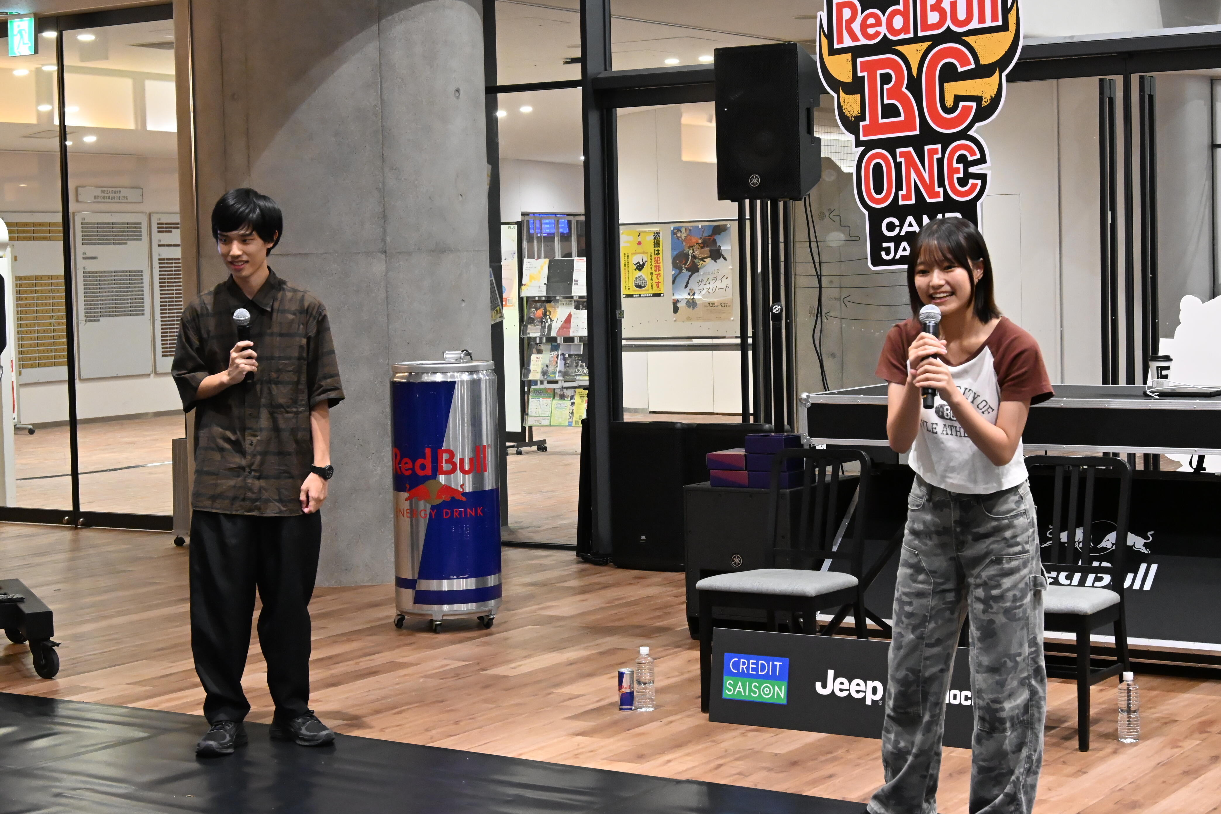 有志の学生らによる司会進行