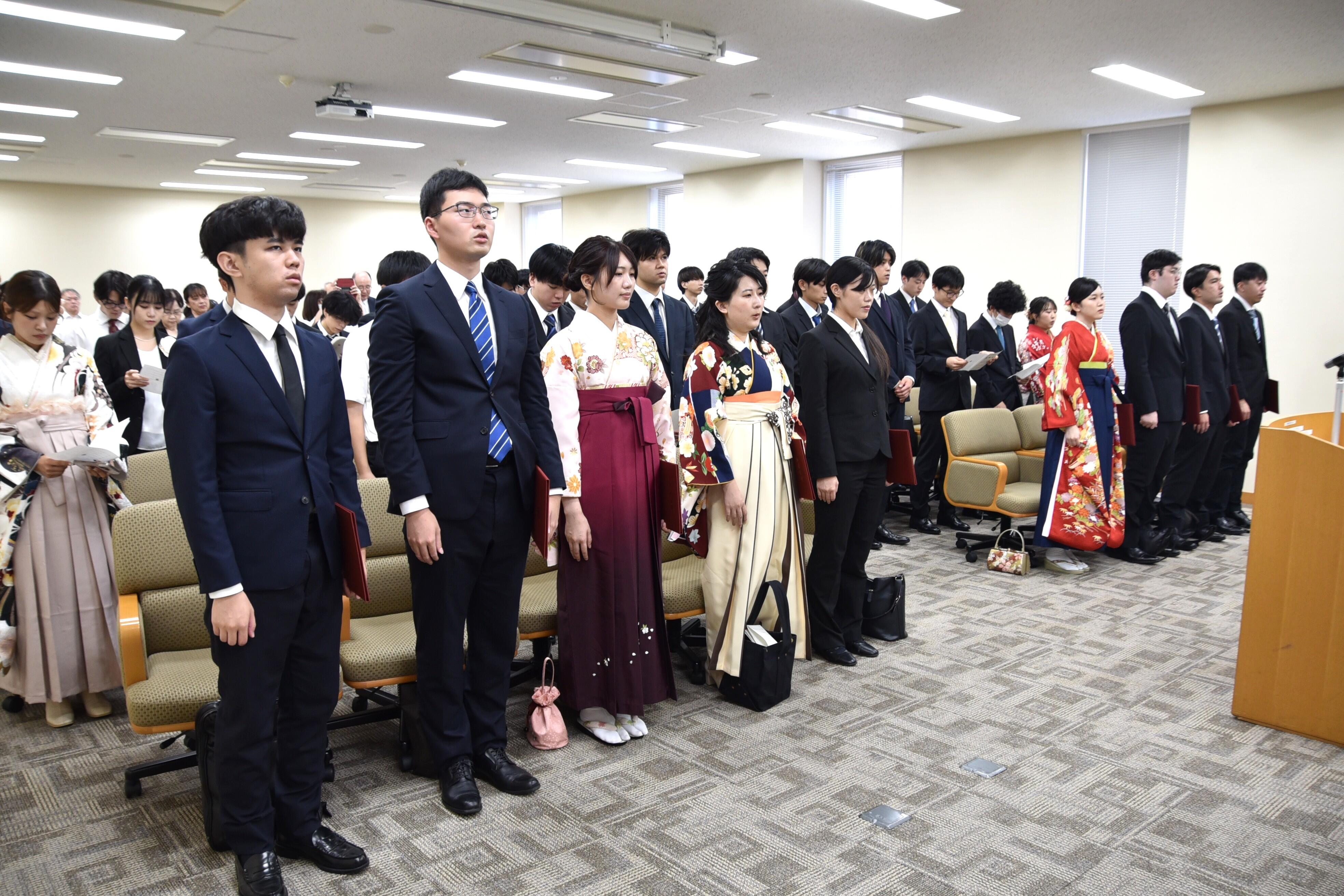 最後に学歌を斉唱
