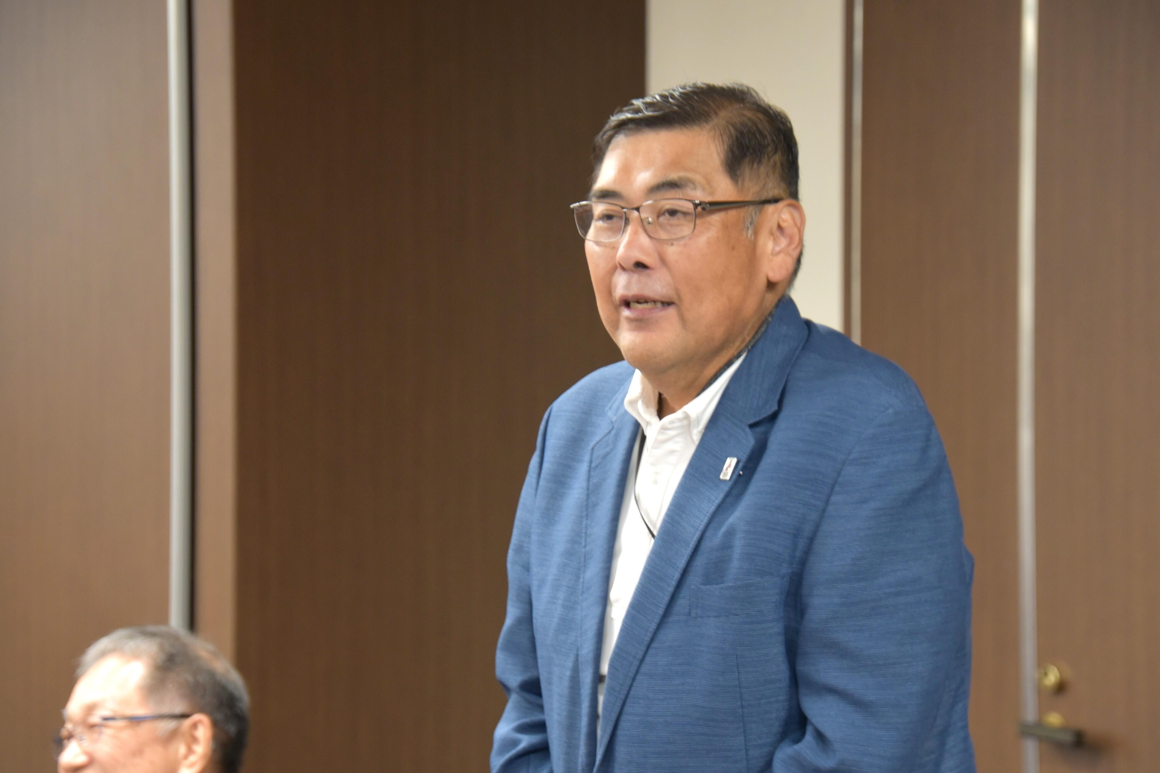 全日本インカレに向けて激励する小原理事長