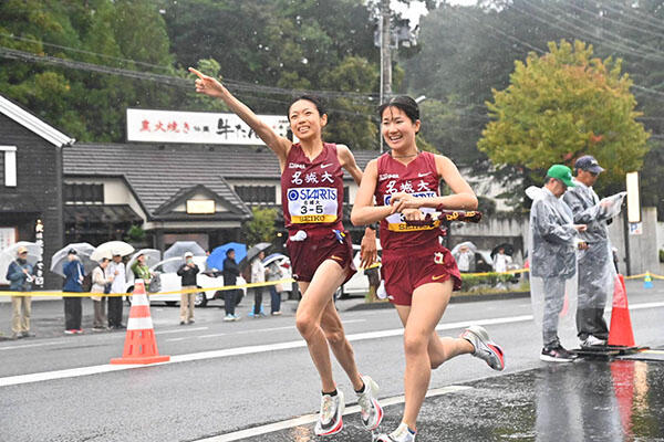 5区木村選手からアンカー橋本選手へ