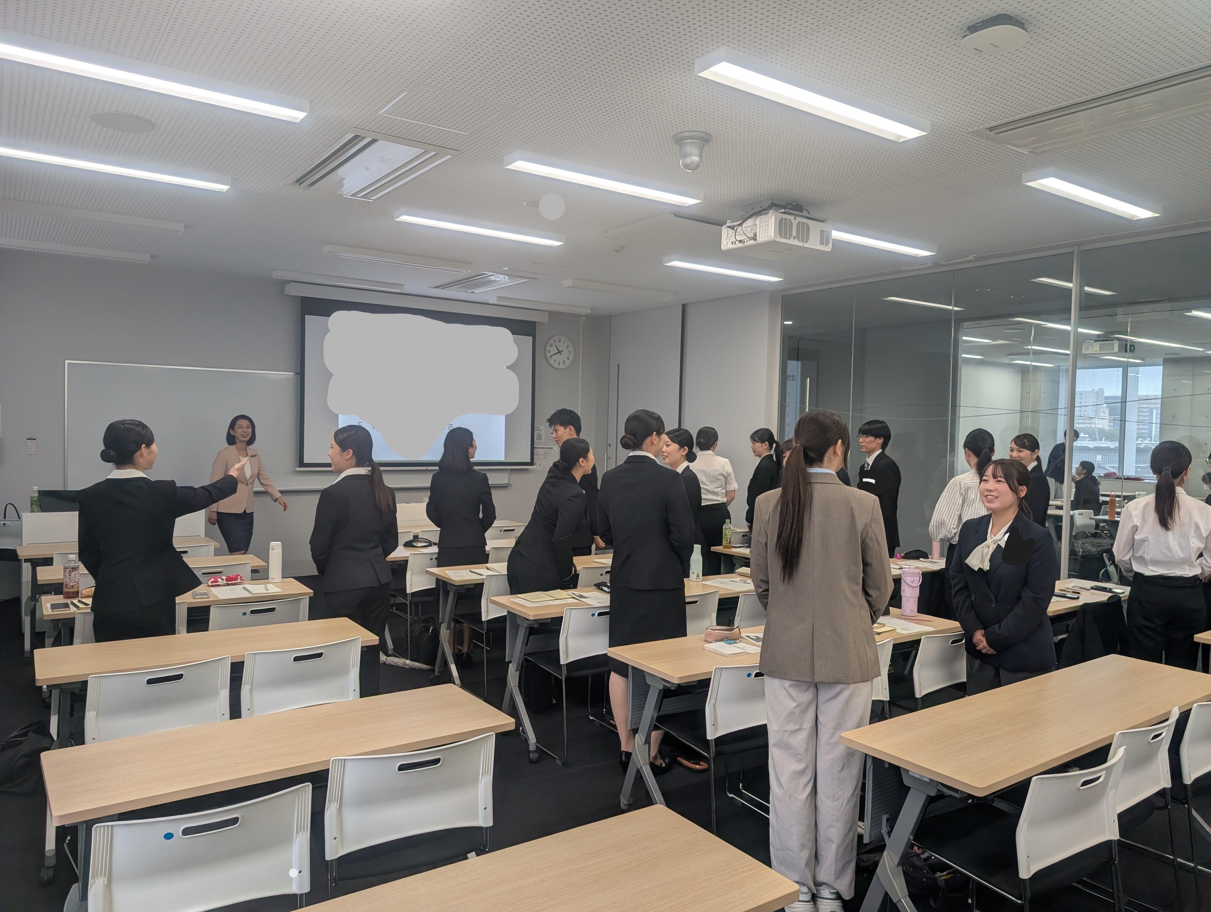 立ち振る舞いもしっかり学ぶ