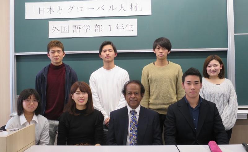 （前列左から）村上さん、永谷さん、クマーラ教授、大原さん（後列左から）駒さん、渡邉さん、島田さん、森川さん