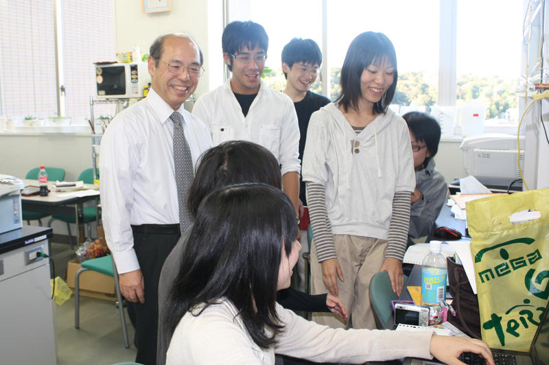 植物機能科学研究室で（10月3日）