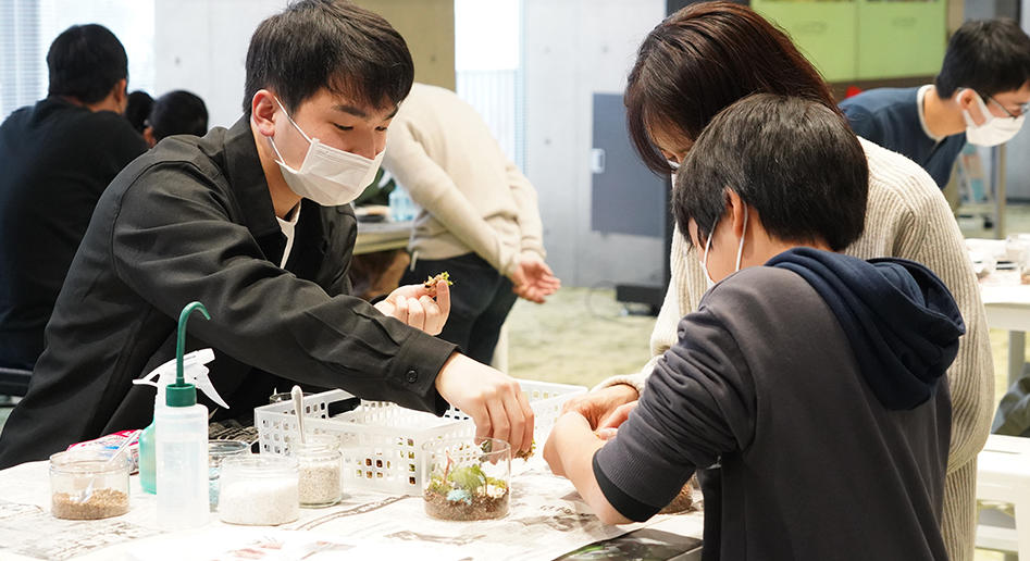 小学生と一緒に体験し、考える、自然の大切さ。苔テラリウムづくりからSDGs達成への貢献も。